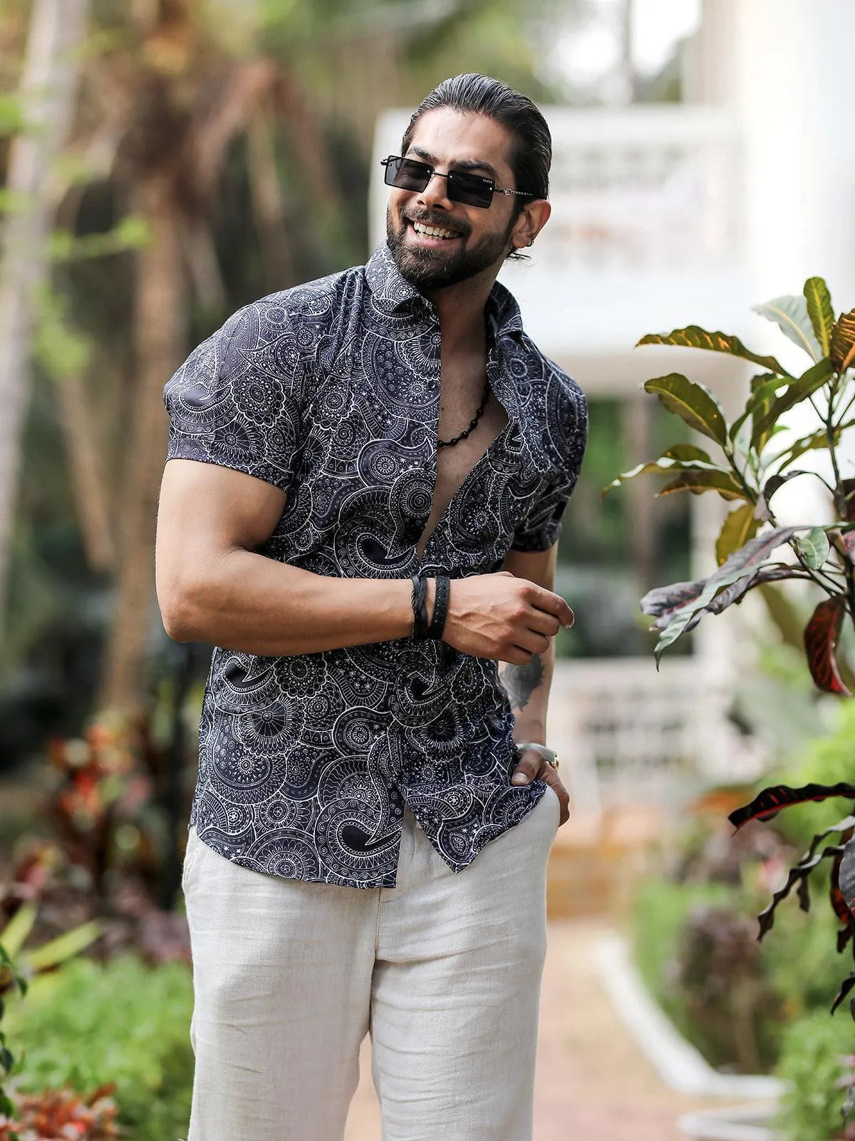 short sleeve dress shirt with tie Phenom Classic White – Timeless and Comfortable Fit extra buttons are sewn into an interior seam of this shirt Short Sleeve Dress Shirt with